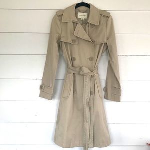 Banana Republic Beige /tan / Camel trench coat Xs